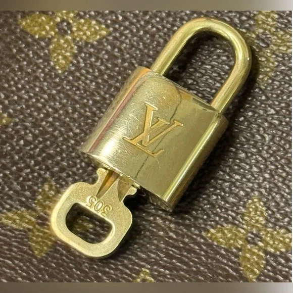 LOUIS VUITTON #305 LOCK & KEY 🔐 - Picture 1 of 4